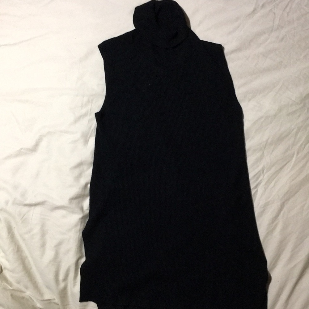 Black sleeveless Turtleneck